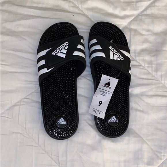 Mitad de precio en venta en línea gama completa de especificaciones adidas Shoes | Brand New Slides | Poshmark Mitad de precio en venta en línea gama completa de especificaciones adidas Shoes | Brand New Slides | Poshmark